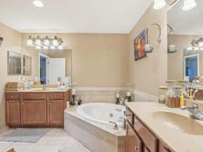 150 Blue Heron Dr, Secaucus NJ 07094