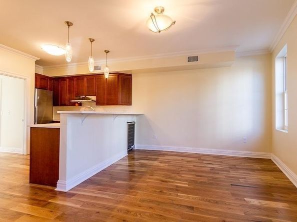 385 1st St, Jersey City NJ 07302