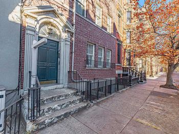 300 2nd St