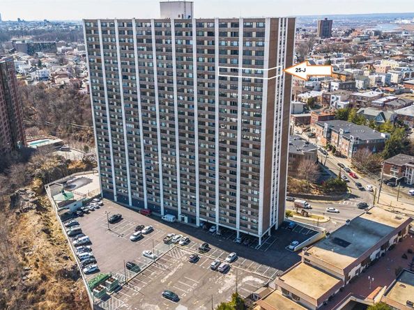 250 Gorge Rd 25J, Cliffside Park NJ 07010
