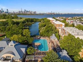 205 Shearwater Ct West 22, Jersey City NJ 07305