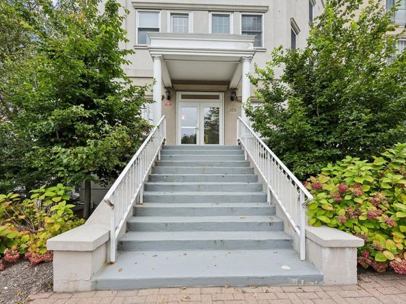 205 Shearwater Ct West 22, Jersey City NJ 07305