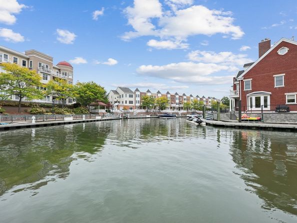 205 Shearwater Ct West 22, Jersey City NJ 07305