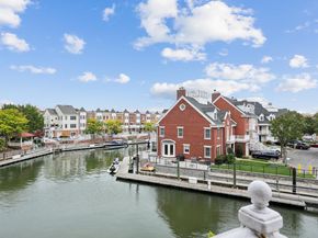 205 Shearwater Ct West 22, Jersey City NJ 07305