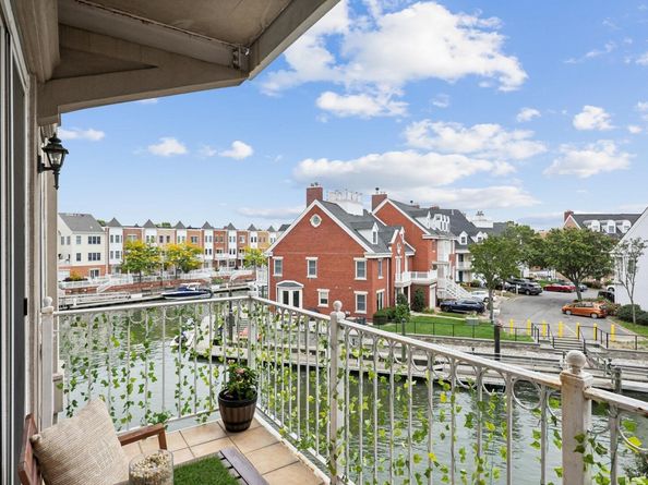 205 Shearwater Ct West 22, Jersey City NJ 07305