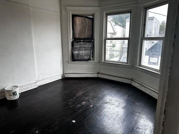 97 Oak St, Jersey City NJ 07305