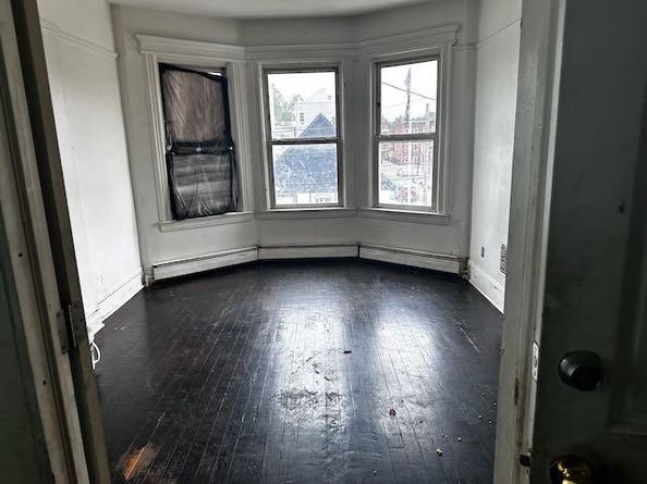 97 Oak St, Jersey City NJ 07305