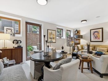 54 Bright St