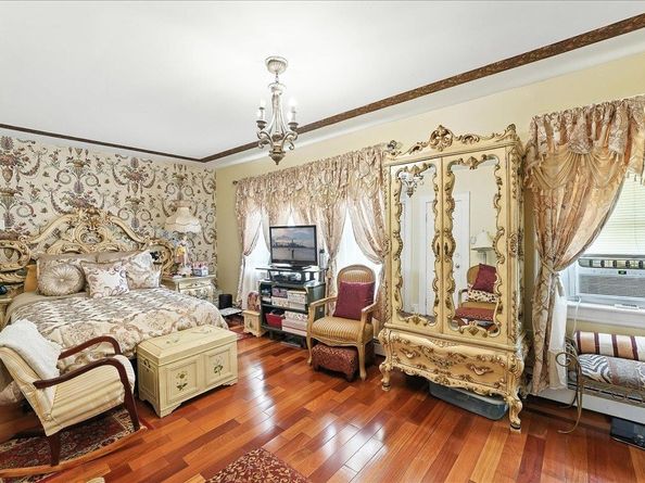 20 75th St, North Bergen NJ 07047