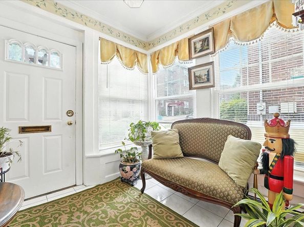 20 75th St, North Bergen NJ 07047