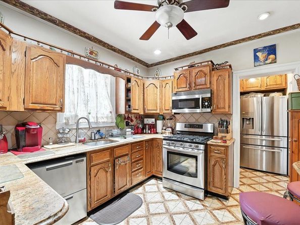 20 75th St, North Bergen NJ 07047
