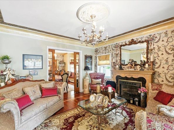 20 75th St, North Bergen NJ 07047