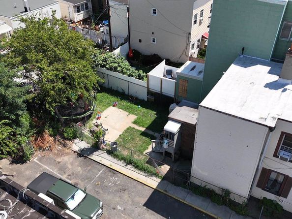 416 41st St, Union City NJ 07087