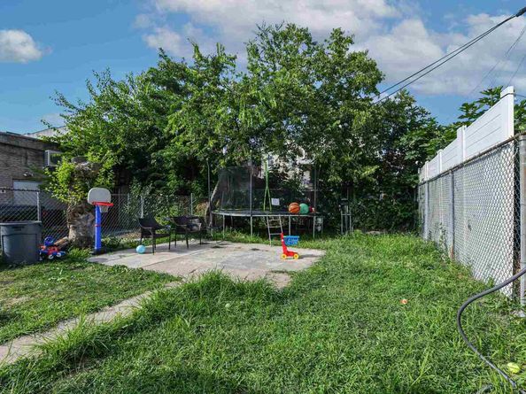 416 41st St, Union City NJ 07087