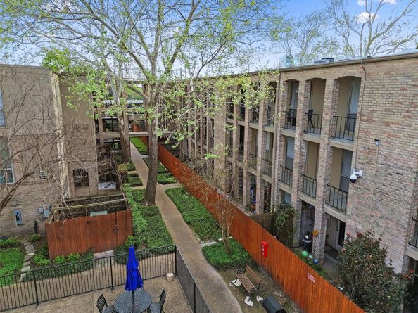 4643 Wild Indigo 414, Houston TX 77027