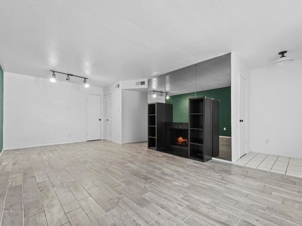 4643 Wild Indigo 414, Houston TX 77027