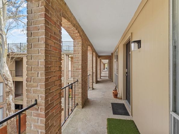 4643 Wild Indigo 414, Houston TX 77027