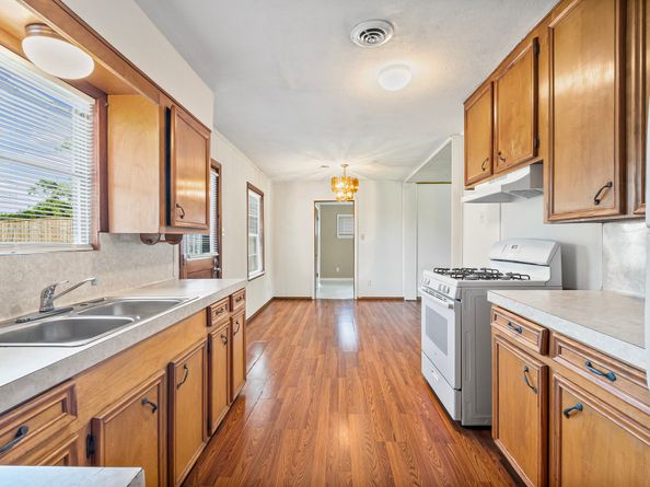 5532 Meadow Creek Lane, Houston TX 77017