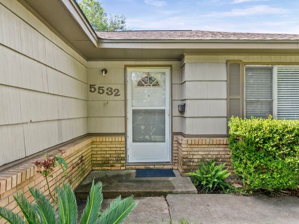 5532 Meadow Creek Lane, Houston TX 77017