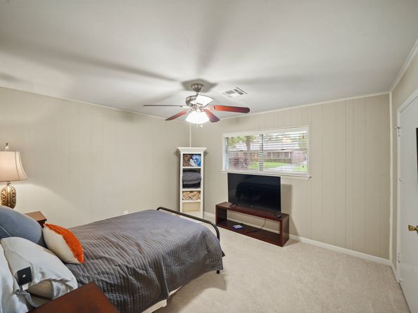 5810 Wigton Drive, Houston TX 77096