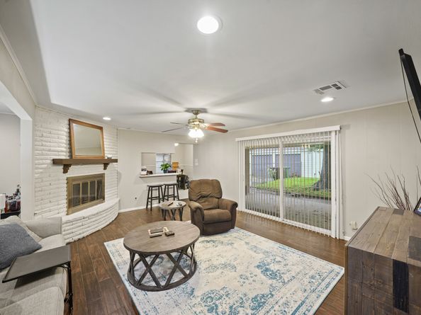 5810 Wigton Drive, Houston TX 77096