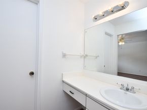 10018 Knoboak Drive 21, Houston TX 77080