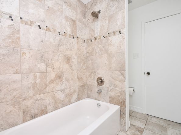 10018 Knoboak Drive 21, Houston TX 77080