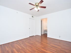 10018 Knoboak Drive 21, Houston TX 77080