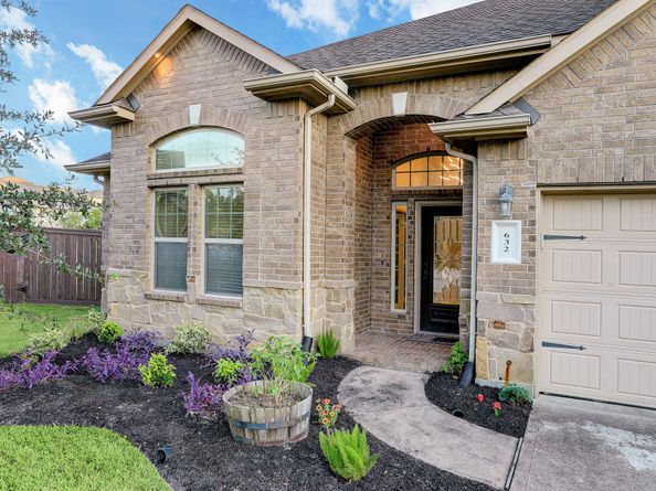 632 Pedernales Street, Webster TX 77598