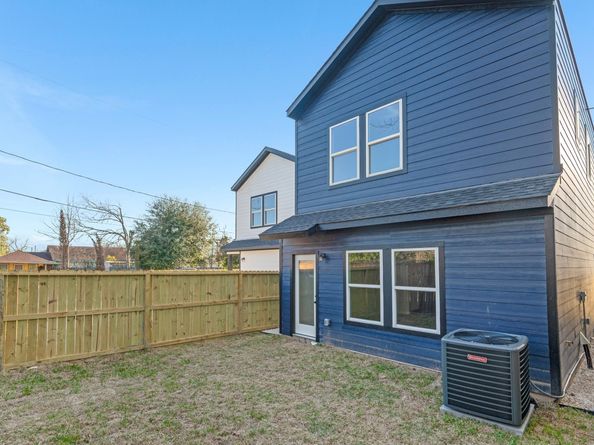 5702 Elysian Street, Houston TX 77009