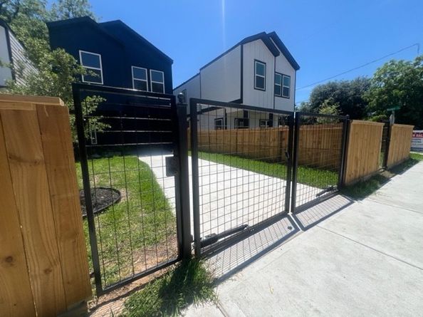 5702 Elysian Street, Houston TX 77009