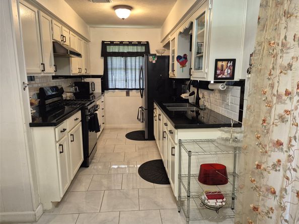 854 Shawnee Street, Houston TX 77034