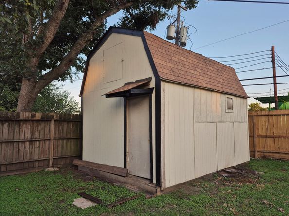 854 Shawnee Street, Houston TX 77034