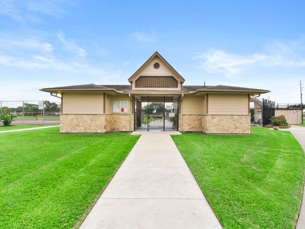 17907 Wolf Hollow Drive, Houston TX 77084