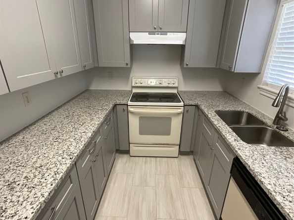 3100 Walnut Bend Lane 113, Houston TX 77042