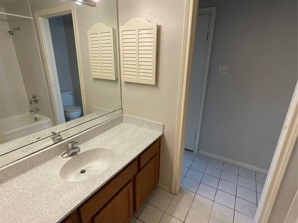 3100 Walnut Bend Lane 113, Houston TX 77042