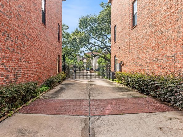 2904 Chenevert Street M, Houston TX 77004