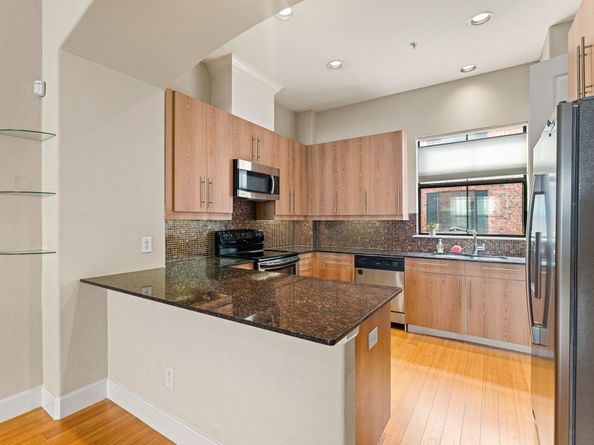 2904 Chenevert Street M, Houston TX 77004