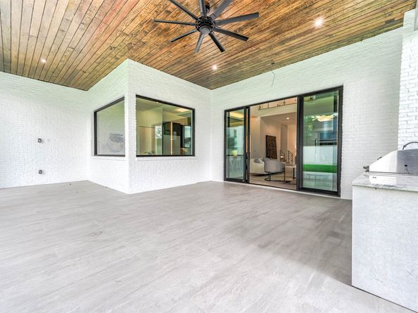 207 W 33rd Street, Houston TX 77018