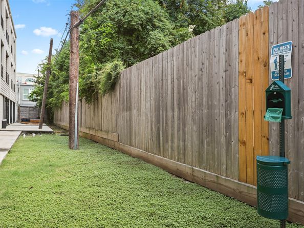 4509 Mount Vernon Street 28, Houston TX 77006