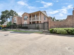 2255 Braeswood Park Drive 102, Houston TX 77030