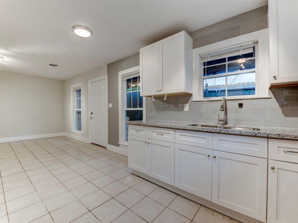 2127 Maximilian Street 10, Houston TX 77039