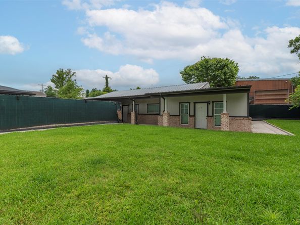 2127 Maximilian Street 10, Houston TX 77039