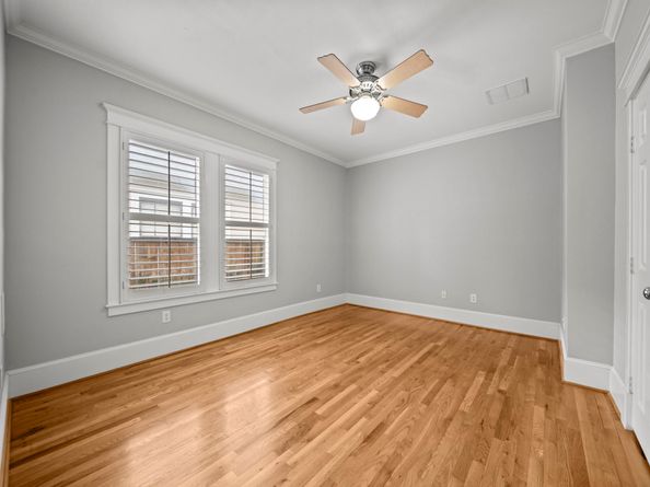 1124 Ashland Street, Houston TX 77008