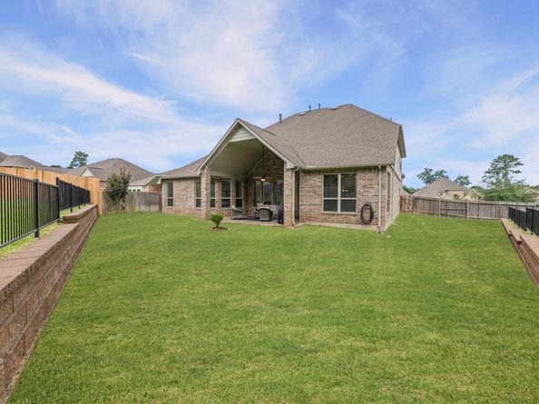 1402 Graystone Hills Drive, Conroe TX 77304