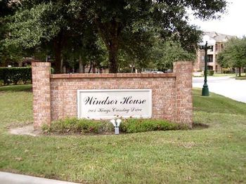 2803 Kings Crossing Drive