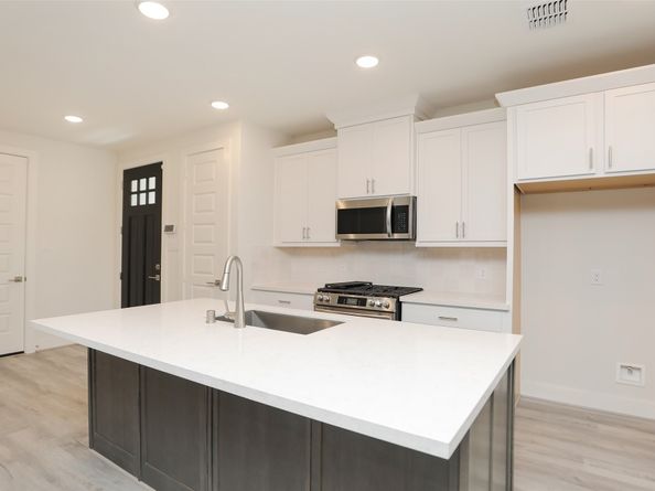 121A E 43rd Street, Houston TX 77018