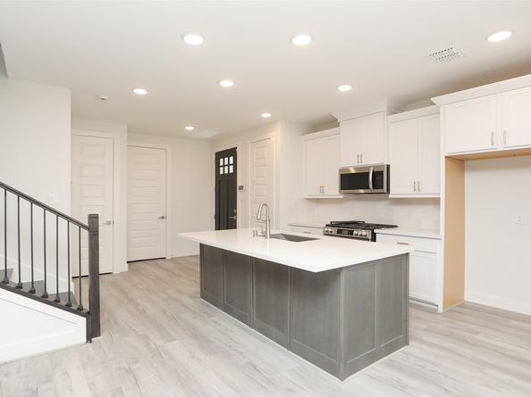 121A E 43rd Street, Houston TX 77018