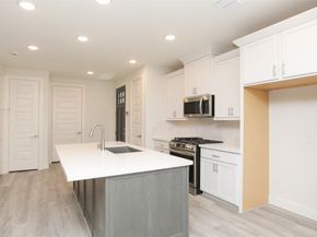 121A E 43rd Street, Houston TX 77018