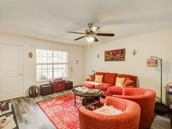 845 Augusta Drive 6, Houston TX 77057